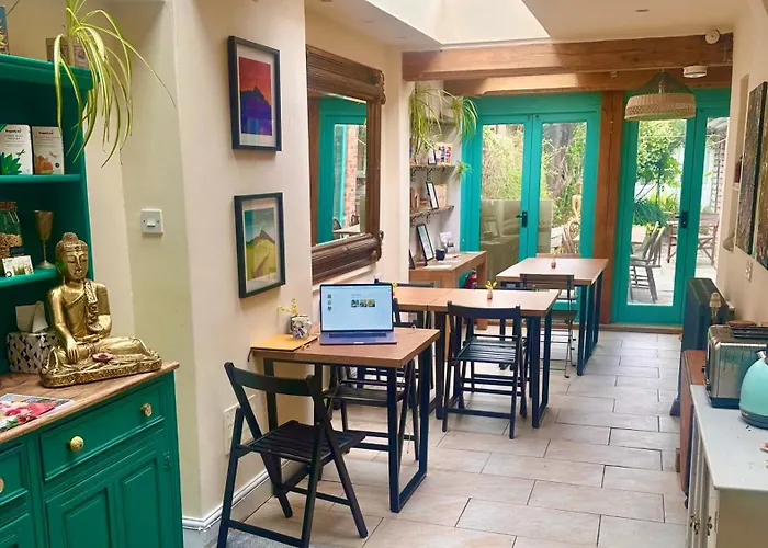 The Dragonfly Guesthouse - Self Catered Glastonbury